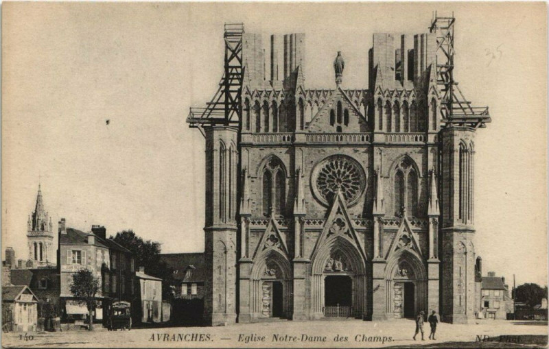 Carte postale ancienne Avranches - Eglise N.-D. des Champs à Avranches