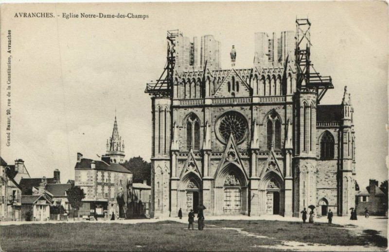 Carte postale ancienne Avranches - Eglise N.-D. des Champs à Avranches