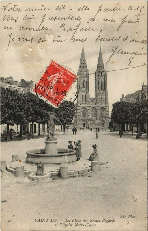 Carte postale ancienne Saint-Lo - la place des Beaux-regards l'Eglise N.-D. à Saint-Lô