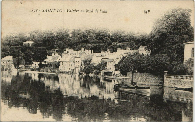 Carte postale ancienne Saint-Lo - Valvire au bord de l'eau à Saint-Lô