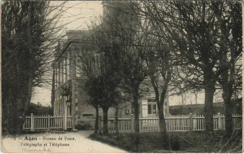 Carte postale ancienne Agon - Bureau de Poste