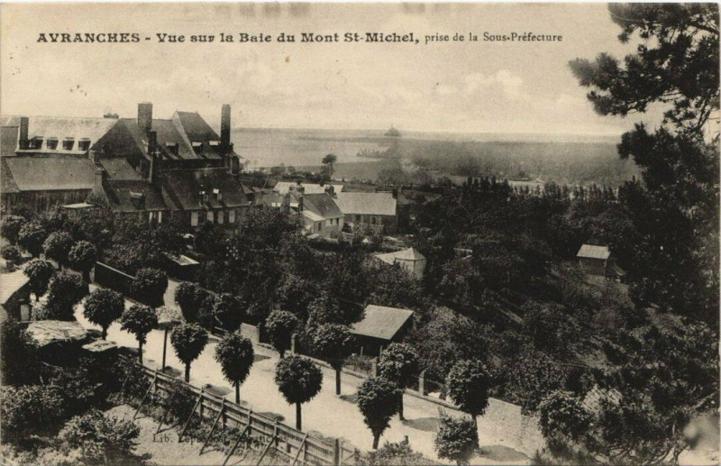 Carte postale ancienne Avranches - Vue sur la Baie de Mont-Saint-Michel à Avranches