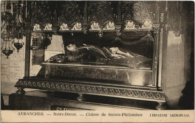 Carte postale ancienne Avranches - N.-D - Chasse de Sainte-Philomene à Avranches