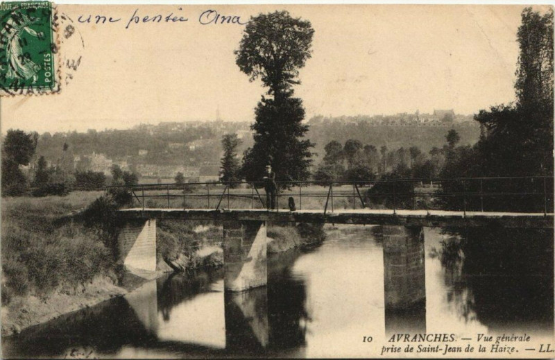 Carte postale ancienne Avranches - vue générale prise de Saint-Jean de la Haize à Avranches