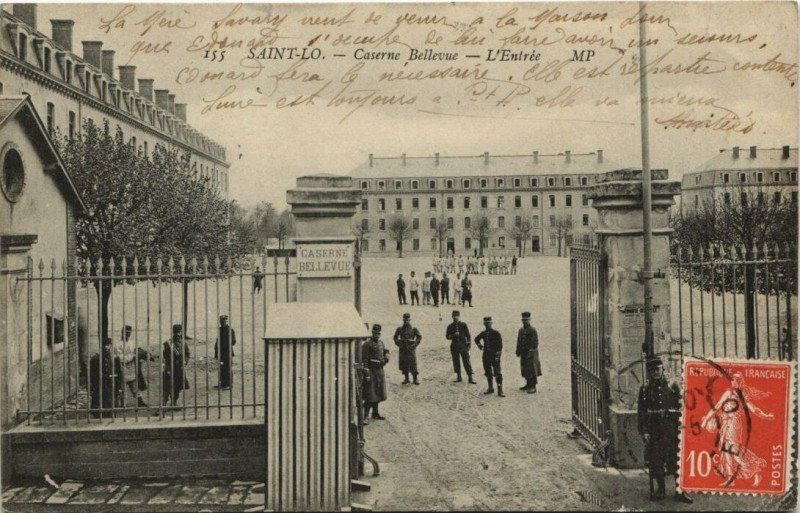 Carte postale ancienne Saint-Lo - Caserne Bellevue à Saint-Lô