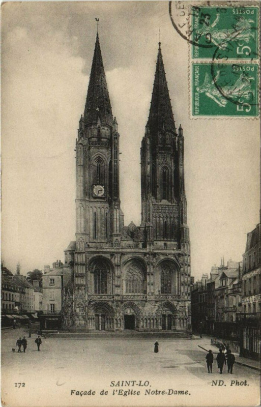 Carte postale ancienne Saint-Lo - la facade de l'Eglise N.-D. à Saint-Lô