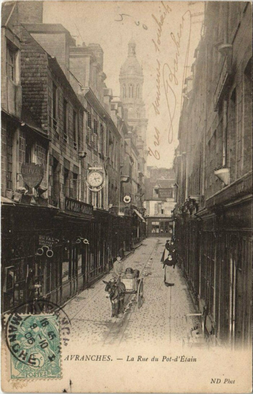 Carte postale ancienne Avranches - La rue du Pot-D'Etain à Avranches