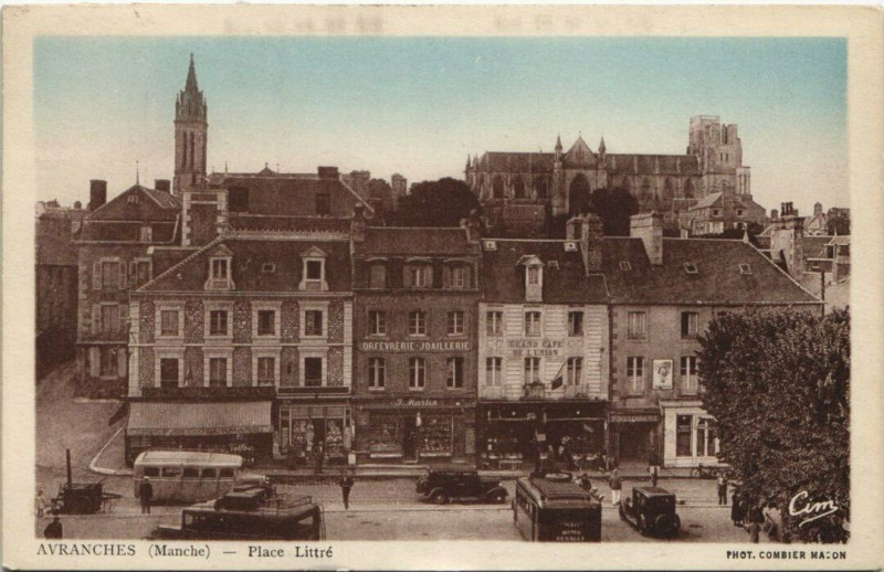 Carte postale ancienne Avranches - Place Littre à Avranches