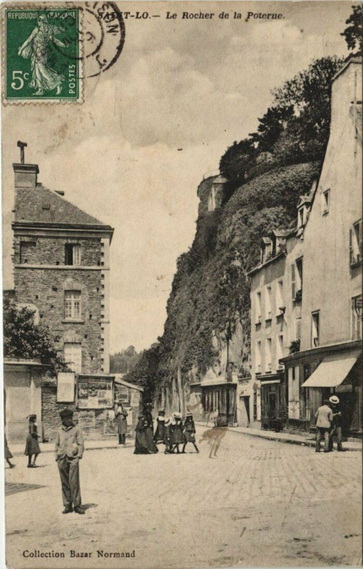 Carte postale ancienne Avranches - La Rocher de la Poterne à Avranches