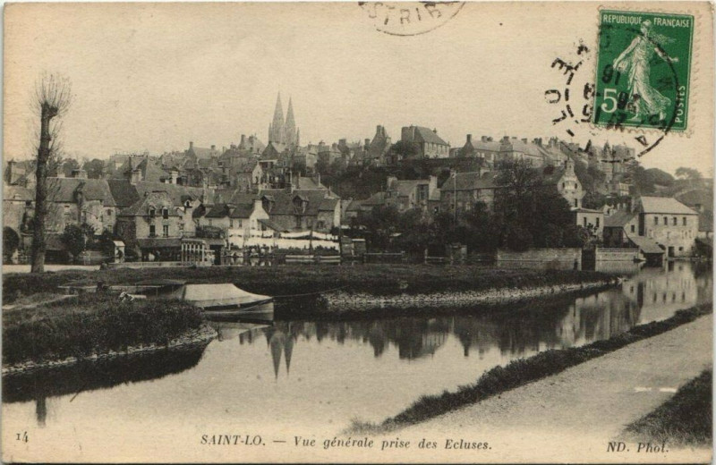 Carte postale ancienne Saint-Lo - Vue générale prise des Eclues à Saint-Lô