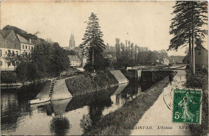 Carte postale ancienne Saint-Lo - L'Ecluse à Saint-Lô