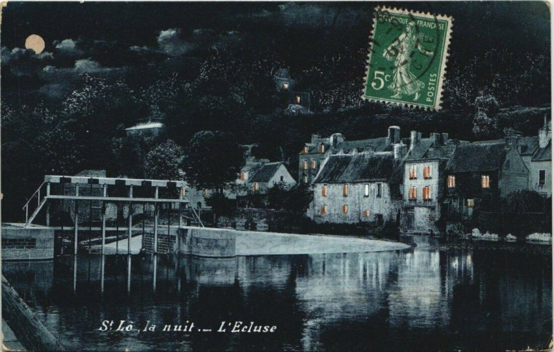 Carte postale ancienne Saint-Lo - La nuit - l'Ecluse à Saint-Lô