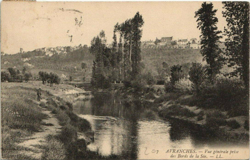 Carte postale ancienne Avranches - Vue générale prise des Bords de la Sée à Avranches