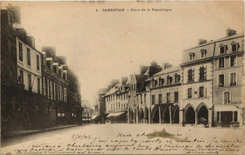 Carte postale ancienne Carentan - Place de la Republique