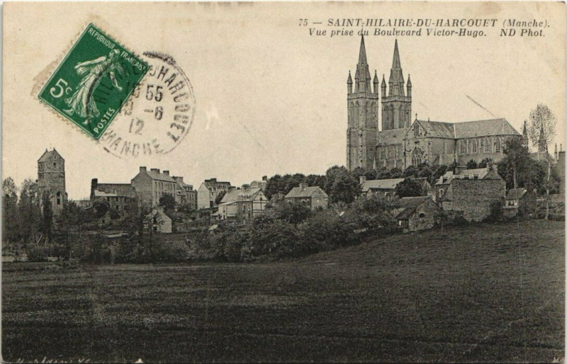 Carte postale ancienne Saint-Hilaire-du-Harcouet - Vur prise du Boulevard Victor Hugo à Saint-Hilaire-du-Harcouët