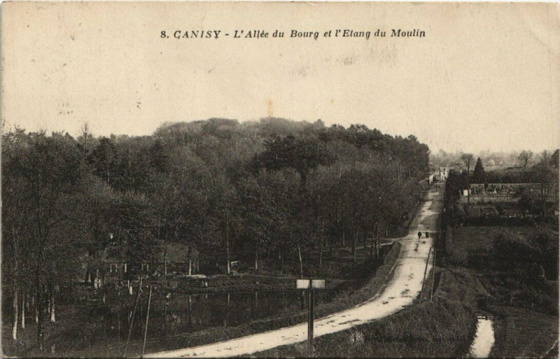 Carte postale ancienne Canisy - L'Allée du Bourg et l'etange du moulin à Canisy