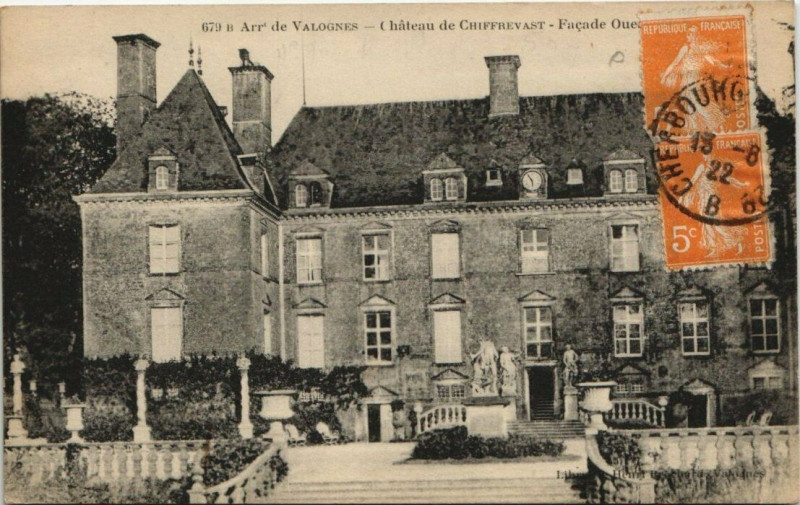 Carte postale ancienne Valognes - Chateau de Chiffrevast à Valognes