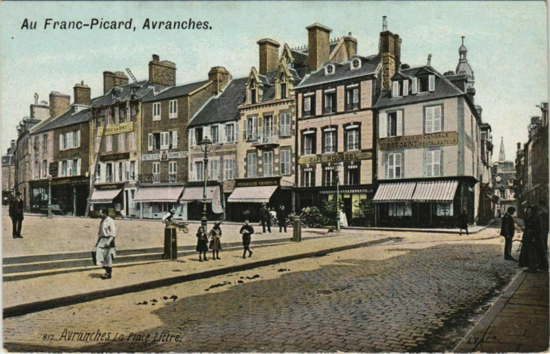 Carte postale ancienne Avranches Place Littre ed. Aqua à Avranches