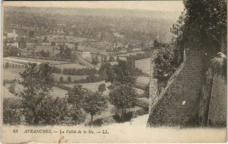 Carte postale ancienne Avranches - La Vallée de la Sée à Avranches