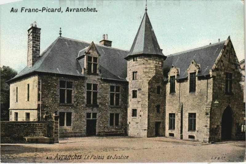 Carte postale ancienne Avranches - Le Palais de Justice à Avranches