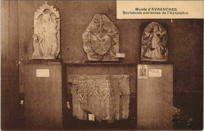 Carte postale ancienne Avranches - Musée Sculptures anciennes de l'Avrachin à Avranches