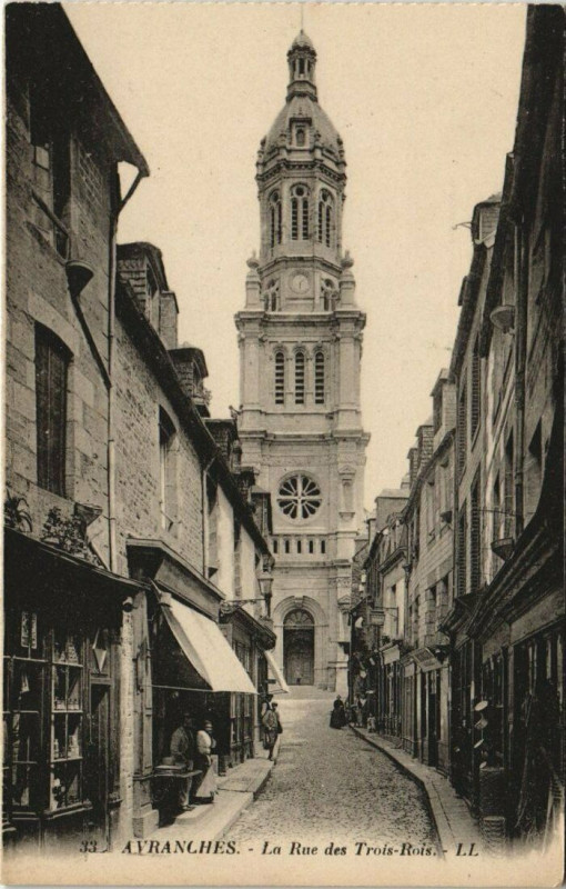 Carte postale ancienne Avranches - La Rue des Trois Rois à Avranches