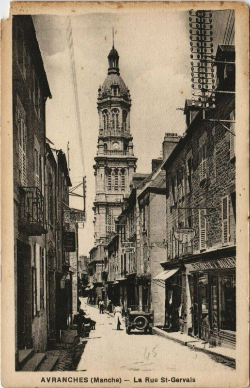 Carte postale ancienne Avranches - La Rue Saint-Gervais à Avranches
