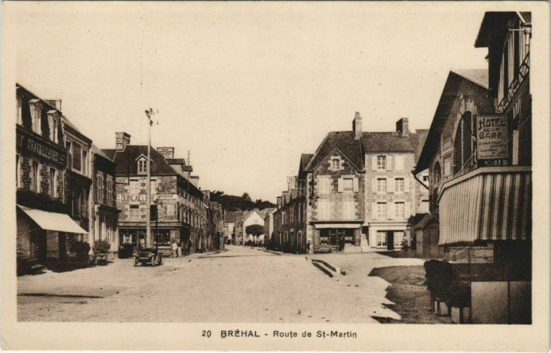 Carte postale ancienne Brehal - Route de Saint-Martin à Bréhal