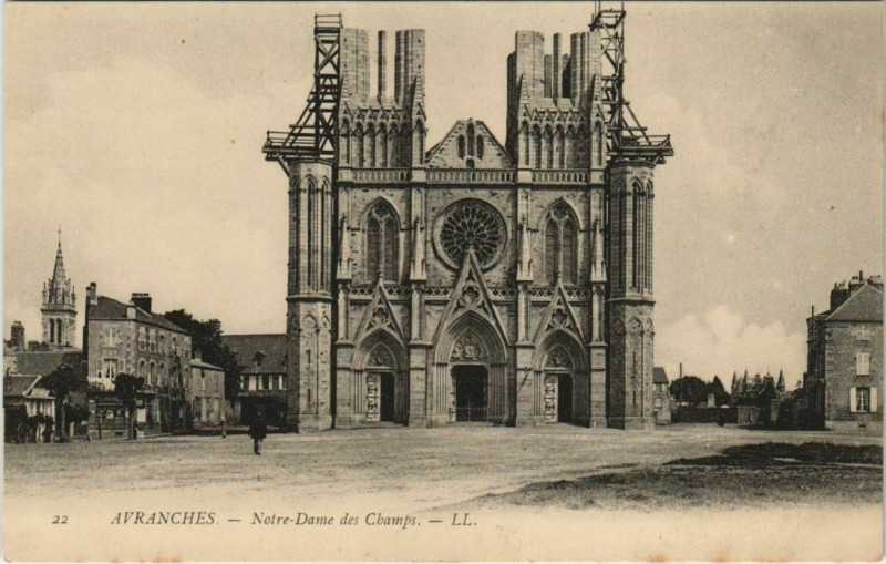 Carte postale ancienne Avranches - N.-D. des Champes à Avranches