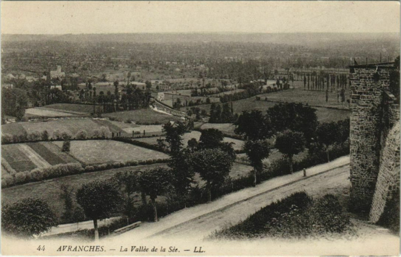 Carte postale ancienne Avranches - La Vallée de la Sée à Avranches