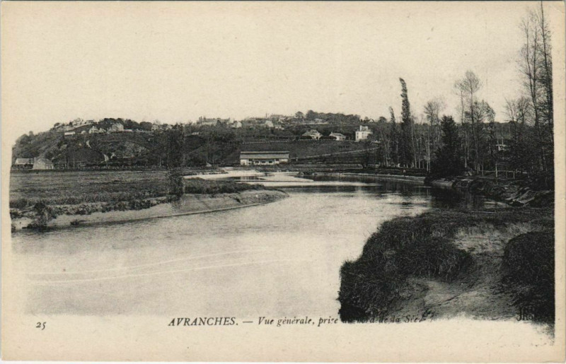 Carte postale ancienne Avranches - Vue générale prise au bord de la Sée à Avranches