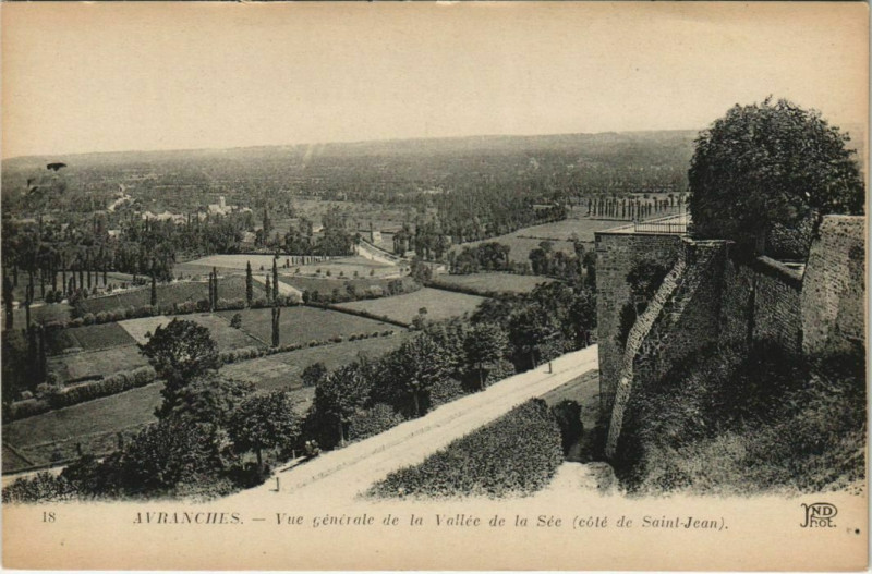 Carte postale ancienne Avranches - Vue générale de la Vallée de la Sée à Avranches
