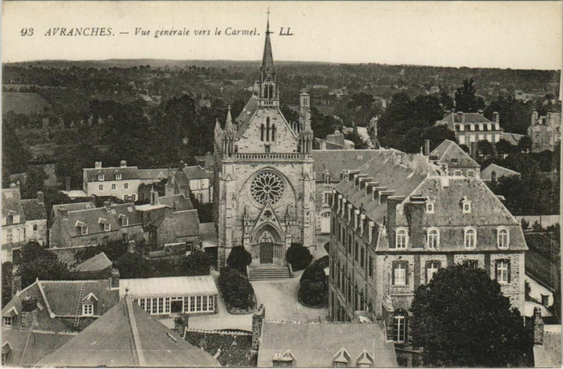 Carte postale ancienne Avranches - Vue générale Vers le Carmel à Avranches