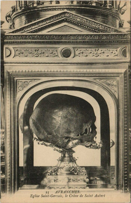 Carte postale ancienne Avranches - Eglise Saint-Gervais le Crane de Saint-Aubert à Avranches