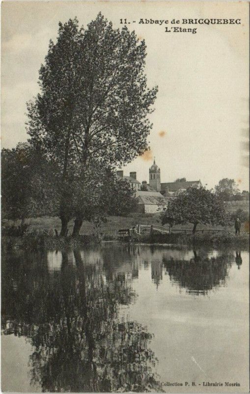 Carte postale ancienne Abbaye de Bricquebec - l'etang