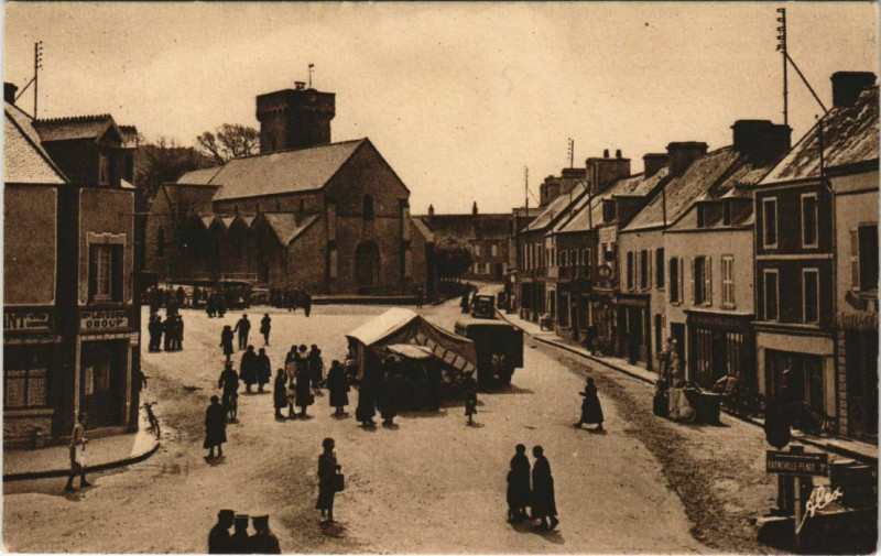 Carte postale ancienne Barneville-Plage - La Place de l'Eglise