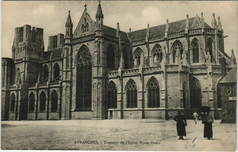 Carte postale ancienne Avranches - Transept de l'Eglise N.-D. à Avranches