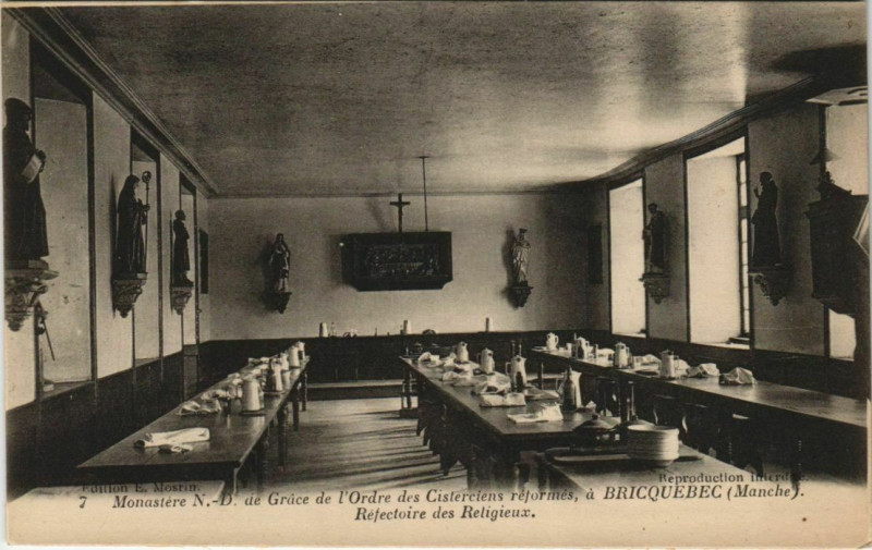 Carte postale ancienne Abbaye de N.-D. de Grace - Bricquebec - Réfectoire