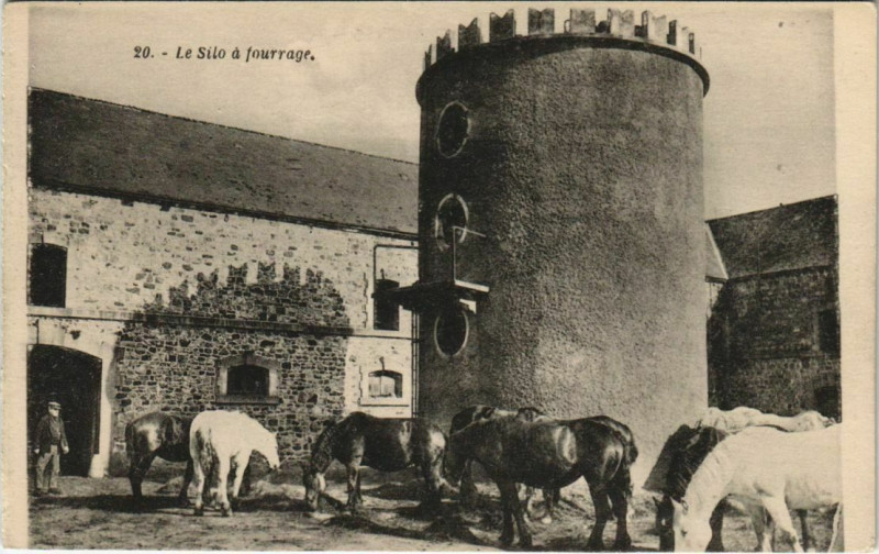 Carte postale ancienne Abbaye de N.-D. de Grace - Bricquebec - le silo a fourrage