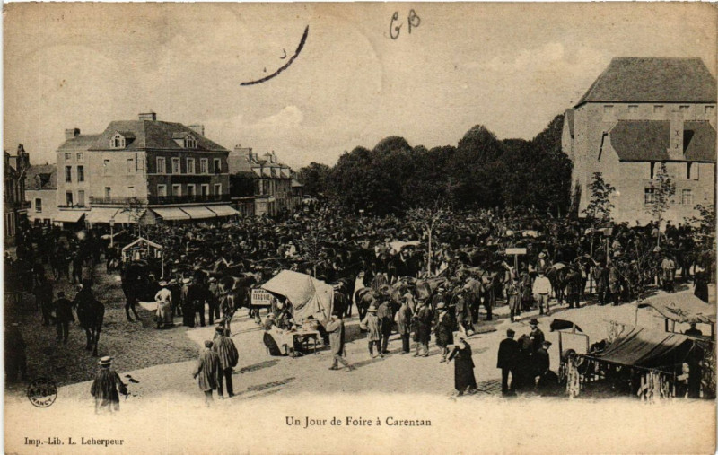 Carte postale ancienne Carentan - Un Jour de Foire a Carentan