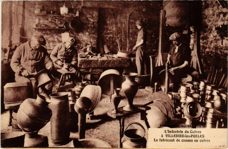 Carte postale ancienne Villedieu-les-Poeles - L'Industrie du Cuivre - Le Fabricant