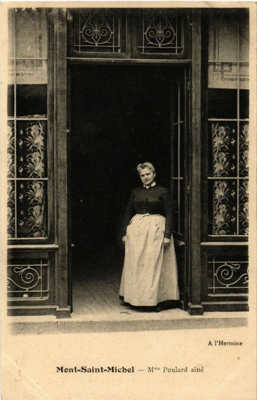 Carte postale ancienne Le Mont Saint-Michel - Mme Poulard Ainé au Mont-Saint-Michel