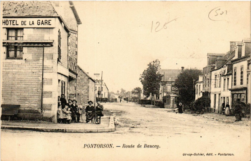 Carte postale ancienne Pontorson - Route de Baucey à Pontorson