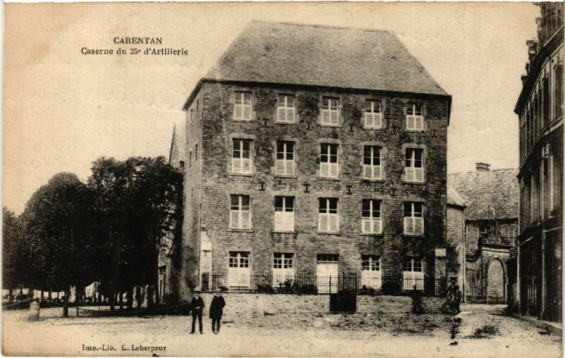 Carte postale ancienne Carentan - Caserne du 25e d'Artillerie