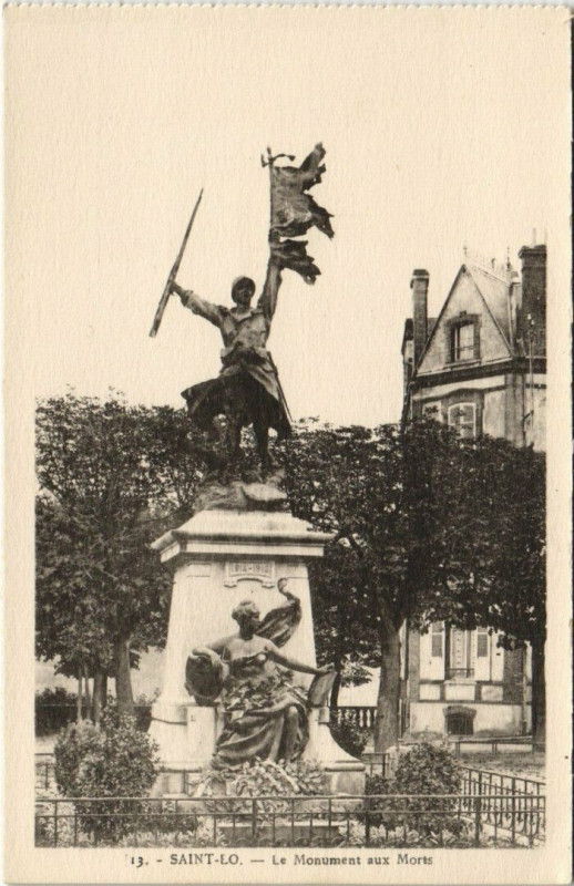Carte postale ancienne Saint-Lo - Le Monument aux Morts à Saint-Lô