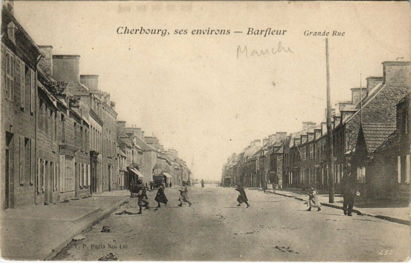 Carte postale ancienne Barfleur - Grande Rue à Barfleur