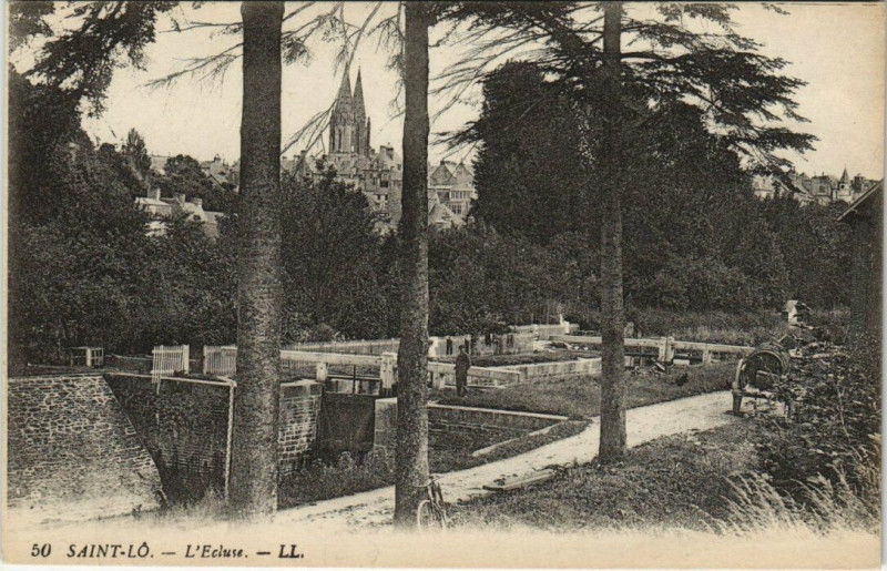 Carte postale ancienne Saint-Lo - L'ecluse à Saint-Lô