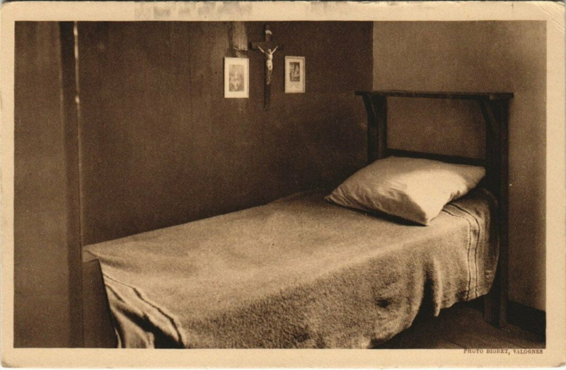 Carte postale ancienne Abbaye N.-D. de Grace - une cellule de moine