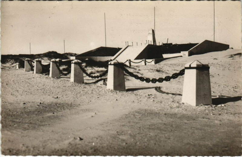 Carte postale ancienne Saint-Marie-du-Mont - Monument du Debarquement