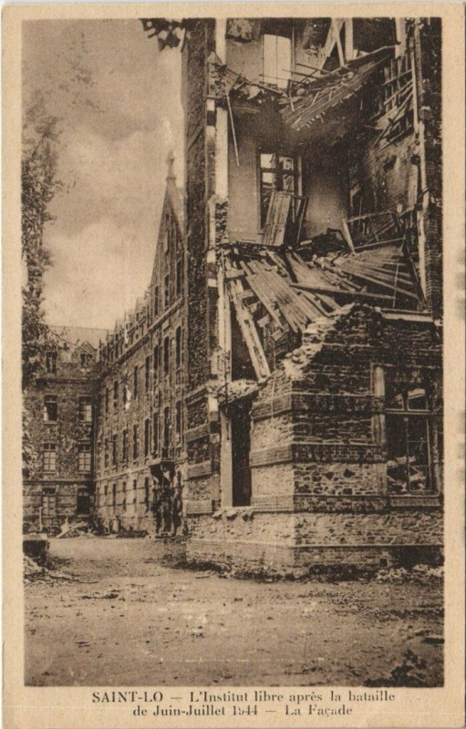 Carte postale ancienne Saint-Lo - L'institut libre apres bataille 1944 à Saint-Lô